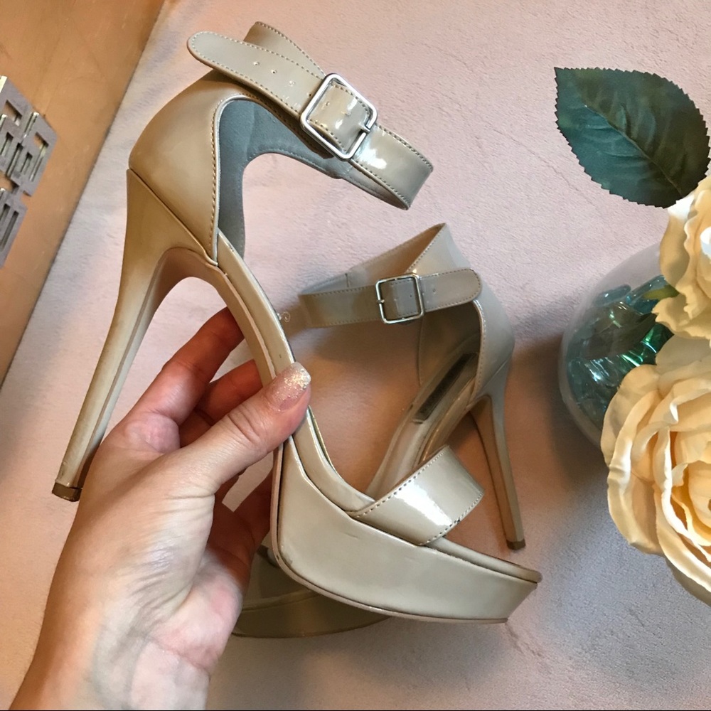 Steve Madden Heel / Pump - Cream, size 7.5